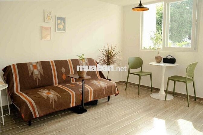 Căn hộ gác cao 2m, ban công thoáng rộng giá rẻ, giáp quận 1, Hàng Xanh