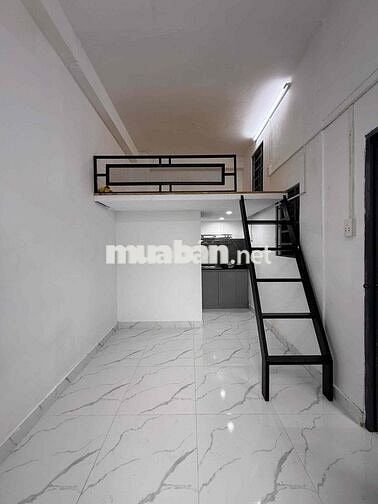 PHÒNG MỚI CÓ BANCOL SIÊU THOÁNG MÁT, GÁC CAO GẦN NGÃ TƯ HÀNG XANH 4tr7