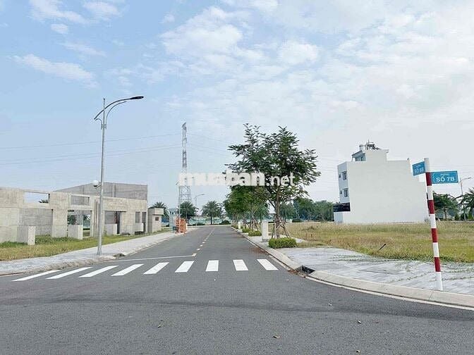 chủ cần bán gấp lô tái định cư King Hill Residences .90m2 giá 1,4tỷ,