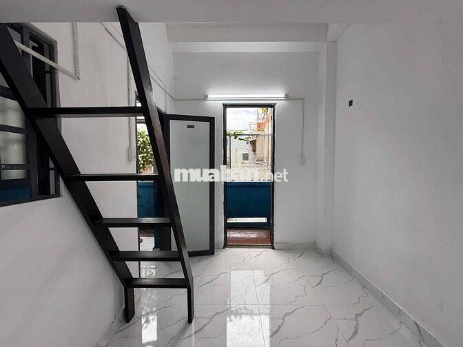 PHÒNG MỚI CÓ BANCOL SIÊU THOÁNG MÁT, GÁC CAO GẦN NGÃ TƯ HÀNG XANH 4tr7