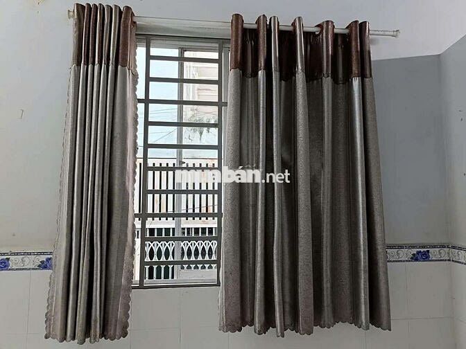 Sân rộng, nhà thoáng mát, cây xanh, điện nước riêng