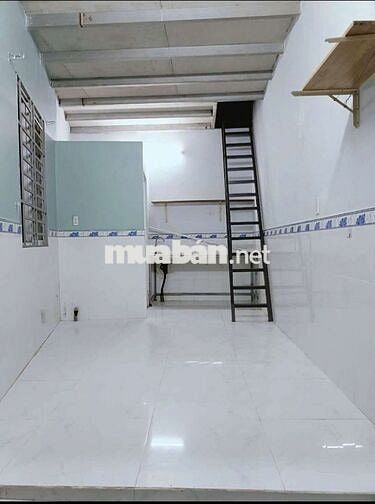 Sân rộng, nhà thoáng mát, cây xanh, điện nước riêng