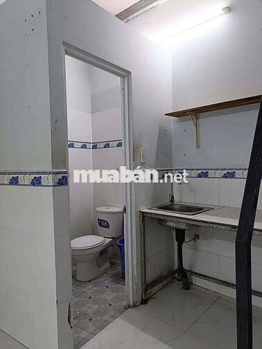 Sân rộng, nhà thoáng mát, cây xanh, điện nước riêng