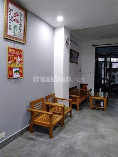 Chính chủ gửi bán căn nhà 1 trệt 1 lầu và 3 phòng ngủ - sát QL13 