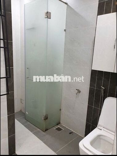 Nhà 3 tầng rất đẹp, 4m x 11m, 2PN,3WC, FULL nội thất,hẻm 5m Phạm V Chí