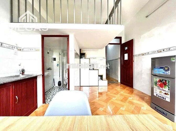 CĂN HỘ CÓ GÁC + BAN CONG CẦU THANG KẾT HỢP TỦ ĐỒ