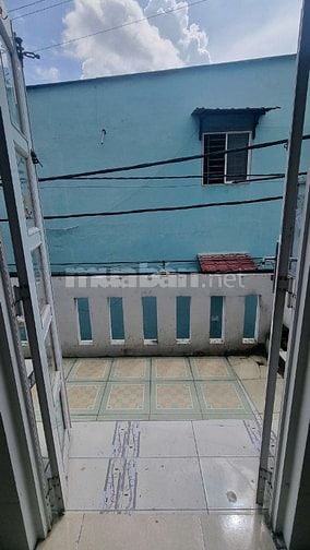 PHÒNG TRỌ LẦU 1 BAN CÔNG RỘNG CỬA SỔ THOÁNG HẺM XE HƠI 128 HTP