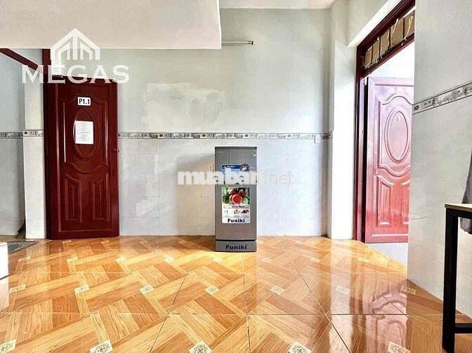 CĂN HỘ CÓ GÁC + BAN CONG CẦU THANG KẾT HỢP TỦ ĐỒ