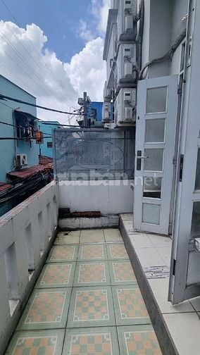 PHÒNG TRỌ LẦU 1 BAN CÔNG RỘNG CỬA SỔ THOÁNG HẺM XE HƠI 128 HTP