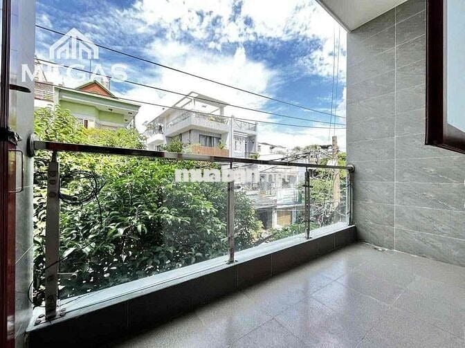 CĂN HỘ CÓ GÁC + BAN CONG CẦU THANG KẾT HỢP TỦ ĐỒ