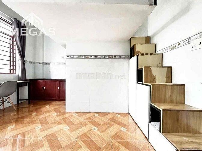 CĂN HỘ CÓ GÁC + BAN CONG CẦU THANG KẾT HỢP TỦ ĐỒ