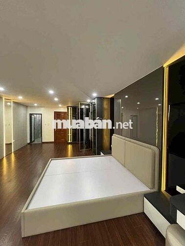 Siêu phẩm phân lô!Hàng xóm Timescity 7 tầng thang máy , mặt tiền rộng