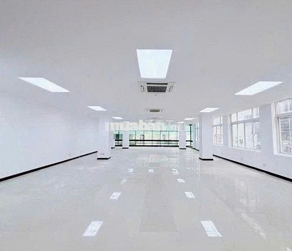 Cho thuê nhà góc 2MT Nguyễn Thái Bình, Tân Bình