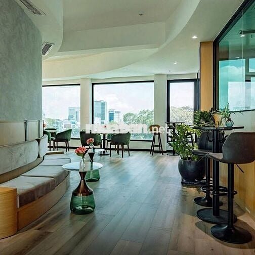 🏙️ Sân thượng rộng 300m², Cách Mạng Tháng 8, Bến Thành, Q1, thuê 60tr