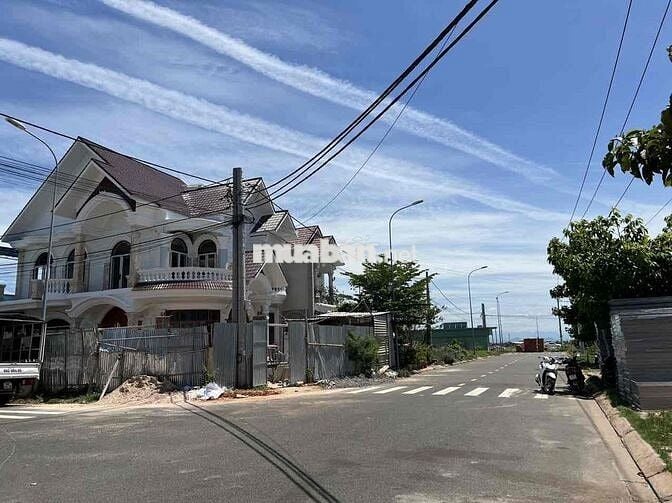 Đất thổ cư chính chủ sổ đỏ thích hợp xây khách sạn , nhà hàng