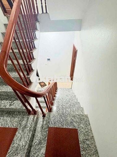 BÁN NHÀ NGỌC THUỴ PHÂN KHÚC HIẾM GIÁ RẺ . 40M XÂY 5 TẦNG GẦN OTO