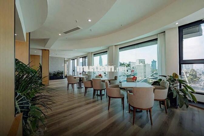 🏙️ Sân thượng rộng 300m², Cách Mạng Tháng 8, Bến Thành, Q1, thuê 60tr