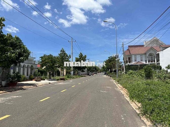 Đất thổ cư chính chủ sổ đỏ thích hợp xây khách sạn , nhà hàng