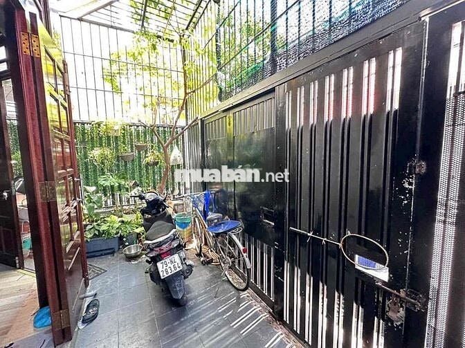 BÁN NHÀ 3 TẦNG, CĂN GÓC MT ĐƯỜNG ĐỊNH CƯ, P. NHA TRANG. CHỈ 6,5 TỶ.