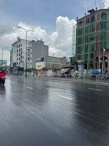 ⭐️Nhà DT:15x17m, NH20m; góc 3 Mặt tiền Đường Dương Quảng Hàm, P5