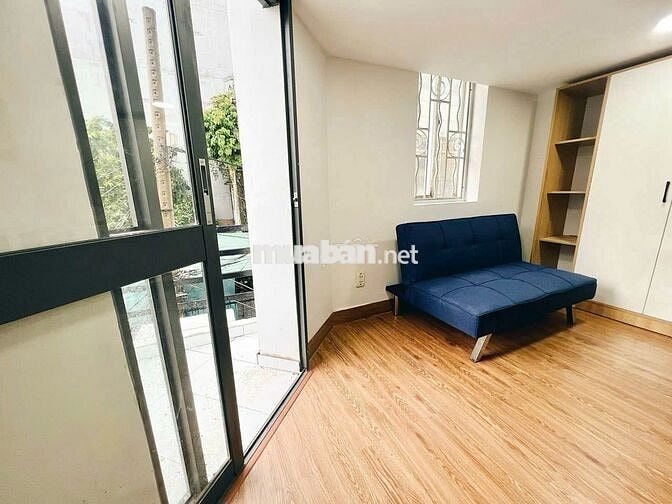 PHÒNG CÓ GÁC FULL NỘI THẤT CỬA SỔ ĐÓN NẮNG  BÌNH THẠNH GIÁP Q1,Q3