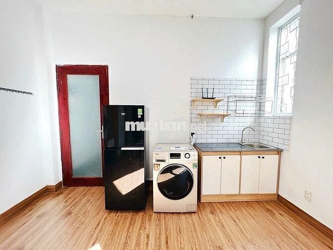 PHÒNG CÓ GÁC FULL NỘI THẤT CỬA SỔ ĐÓN NẮNG  BÌNH THẠNH GIÁP Q1,Q3