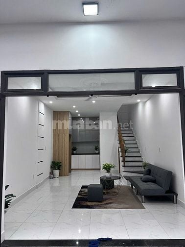 Nhà 1 trệt 1 lầu mới xây xong (4x11) giá 355 triệu ngay chợ Nhị Xuân