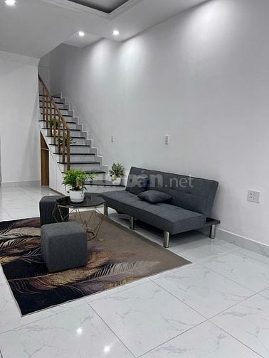 Nhà 1 trệt 1 lầu mới xây xong (4x11) giá 355 triệu ngay chợ Nhị Xuân