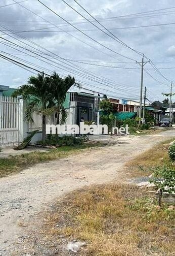 Bán gấp căn nhà ở gần Ql22 , Phước Thạnh , Củ Chi 134m2 SHR giá 810tr