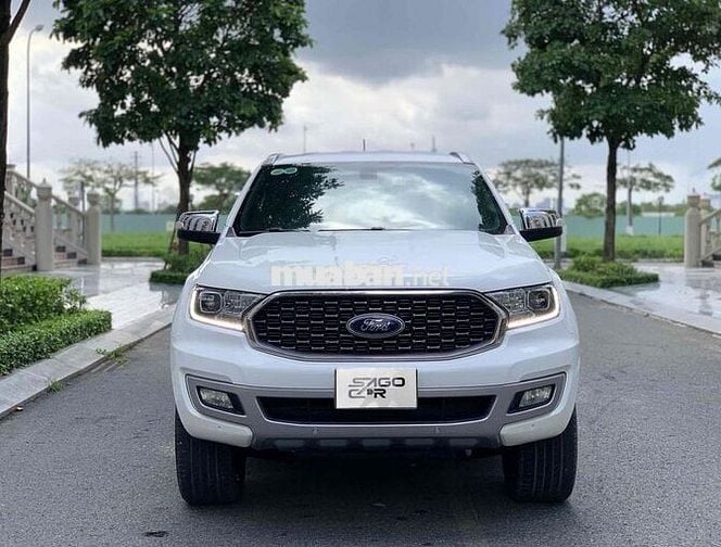 Everest 2020 Titanium - đưa trước 300 triệu