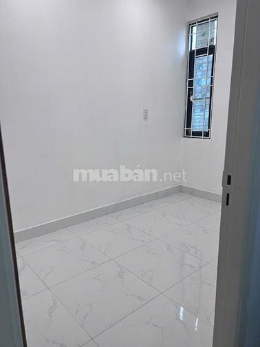 Nhà 1 trệt 1 lầu mới xây xong (4x11) giá 355 triệu ngay chợ Nhị Xuân