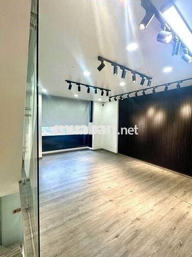 Cho thuê nhà trệt 2 lầu sân thượng mặt tiền đường 30/4