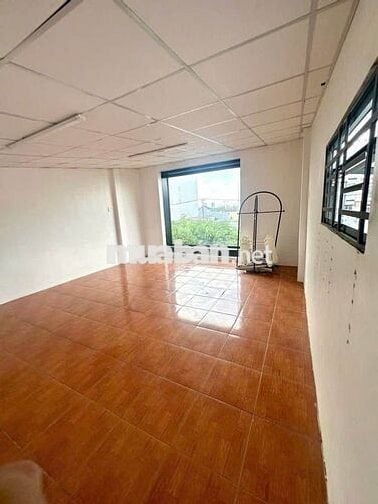 Cho thuê nhà trệt 2 lầu sân thượng mặt tiền đường 30/4