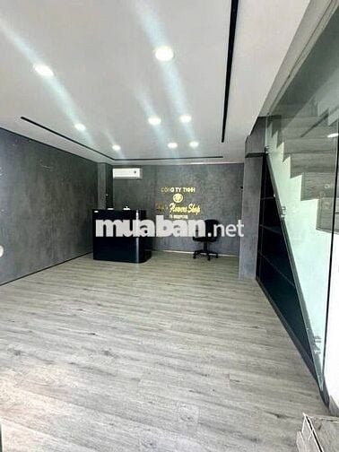 Cho thuê nhà trệt 2 lầu sân thượng mặt tiền đường 30/4