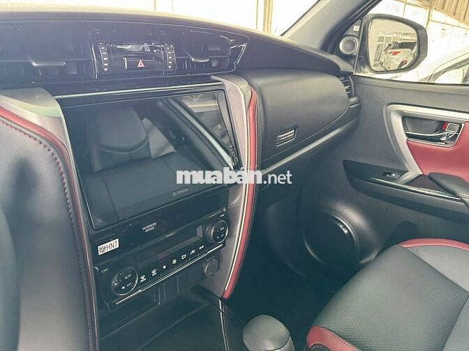 Toyota Fortuner Legender 2025 - 10 km