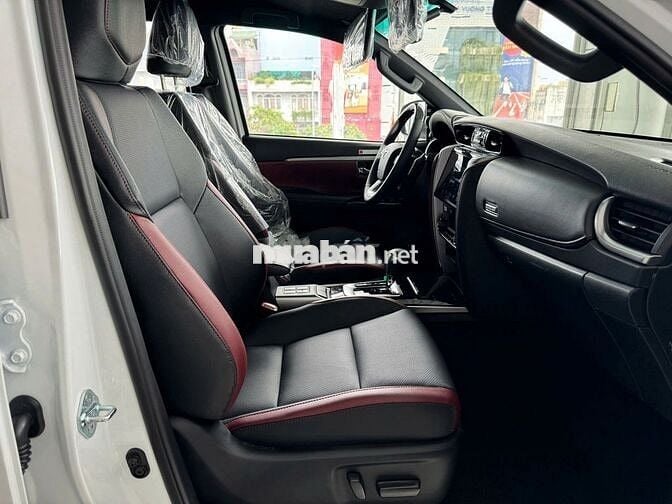 Toyota Fortuner Legender 2025 - 10 km