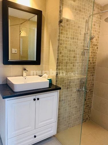 Gia đình bán CC 595 CMT8 Q.10. DT 58m2 2p 2wc. SH lâu dài. Giá 2,3 tỷ