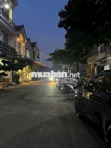 Chính chủ bán nhà 2 tầng, hẻm xe tải Đông Hòa, Dĩ An