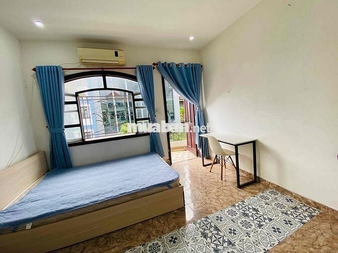 nhà trọ full nt đường nguyễn gia trí đi bộ đc tới các trường