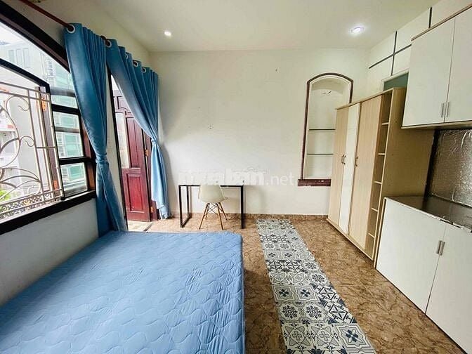 nhà trọ full nt đường nguyễn gia trí đi bộ đc tới các trường