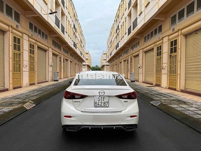 Mazda 3 2016 1.5 AT Sedan - 92000 km