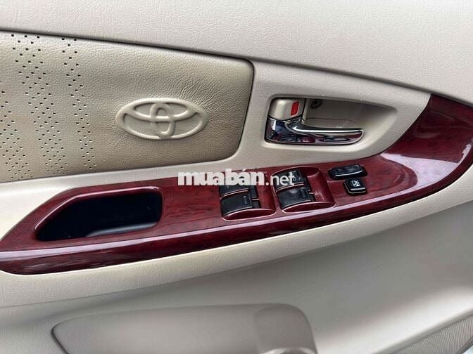 Toyota Innova 2006 G - 100000 km