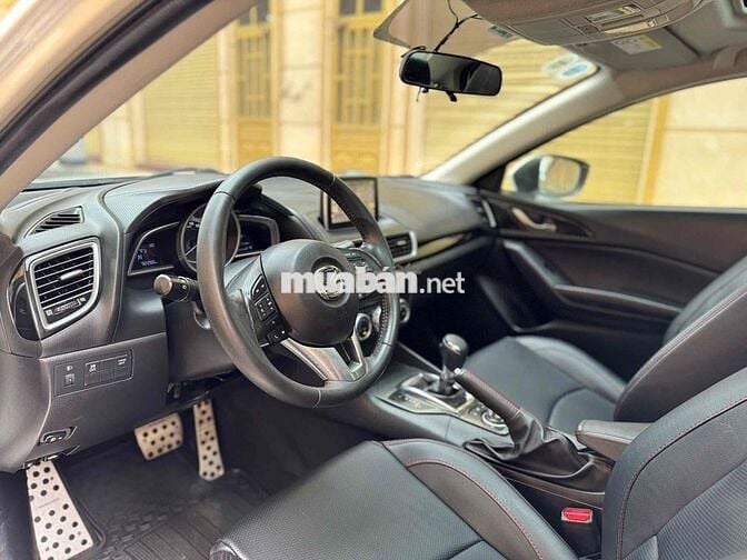 Mazda 3 2016 1.5 AT Sedan - 92000 km