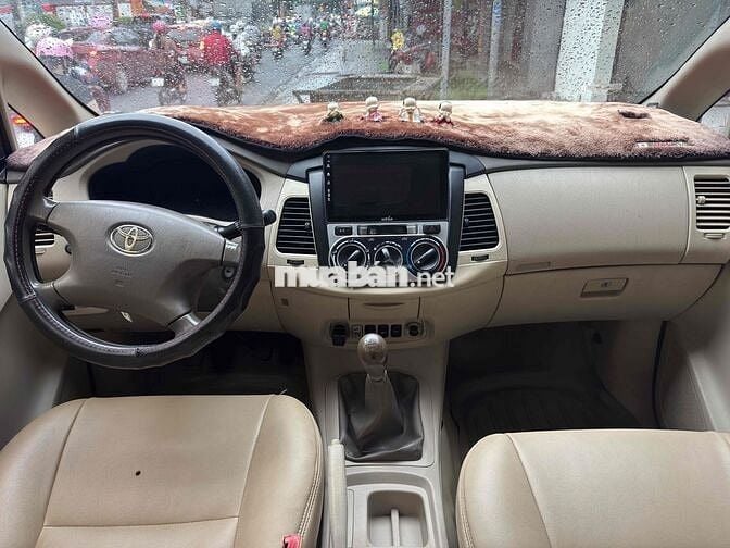 Toyota Innova 2006 G - 100000 km