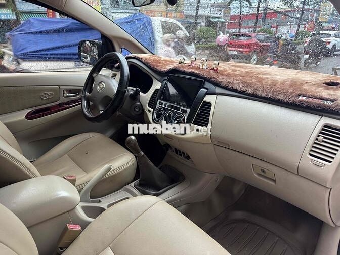 Toyota Innova 2006 G - 100000 km