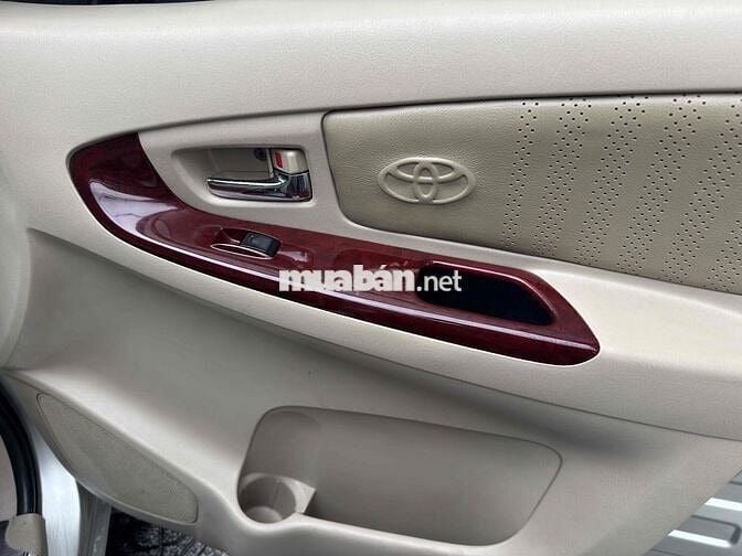 Toyota Innova 2006 G - 100000 km