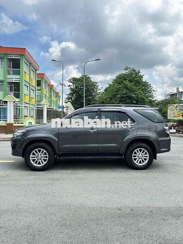 Toyota Fortuner 2015 2.7V 4x2 AT -