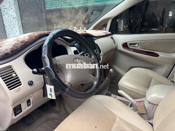 Toyota Innova 2006 G - 100000 km