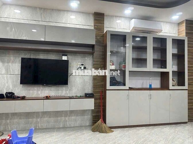 Cho thuê nguyên căn 4pn 5wc, có ít nội thất, Phan Huy Ích p12 Gò vấp