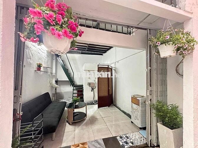 Nhà 1 trệt 1 lầu Ban công thoáng mát,